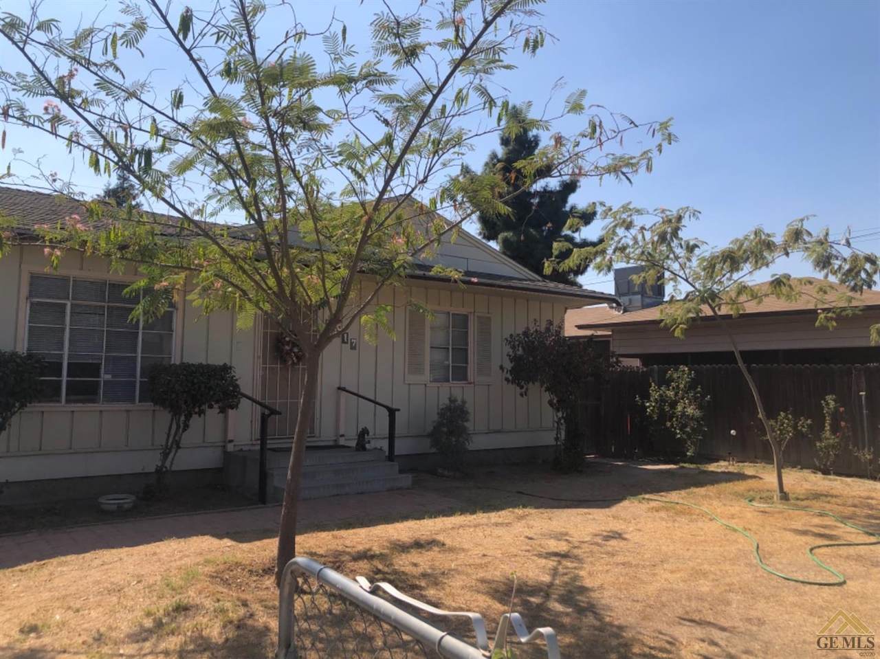 3917 Peckham Avenue - Photo 1