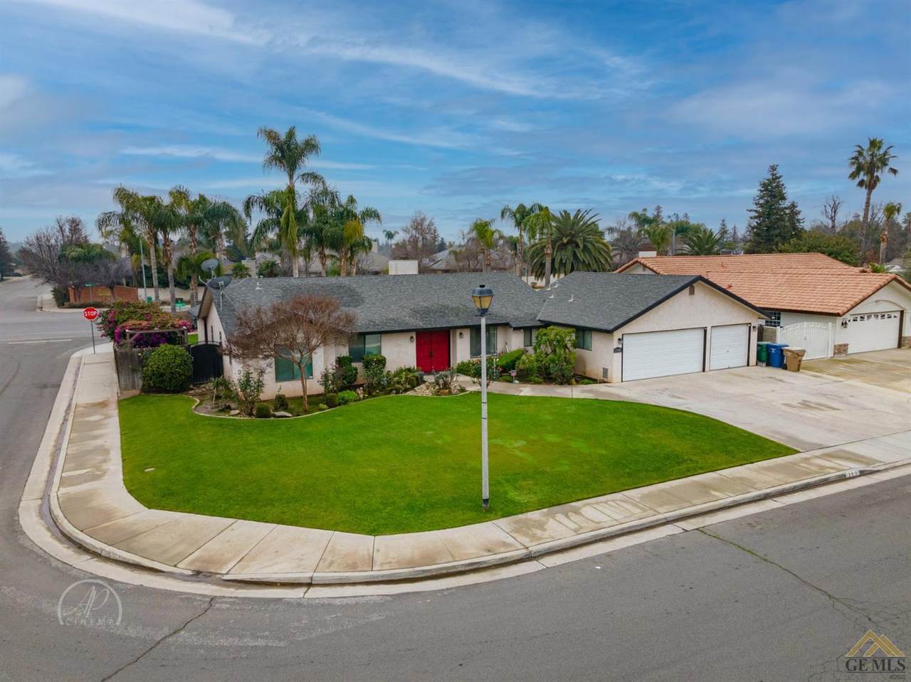 13901 Laverton Avenue - Photo 1