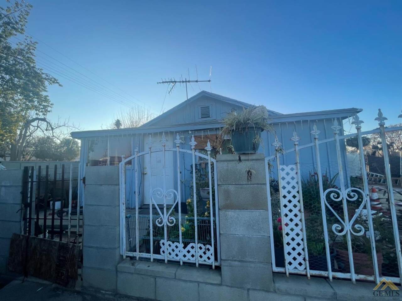 327 Olive Avenue - Photo 1