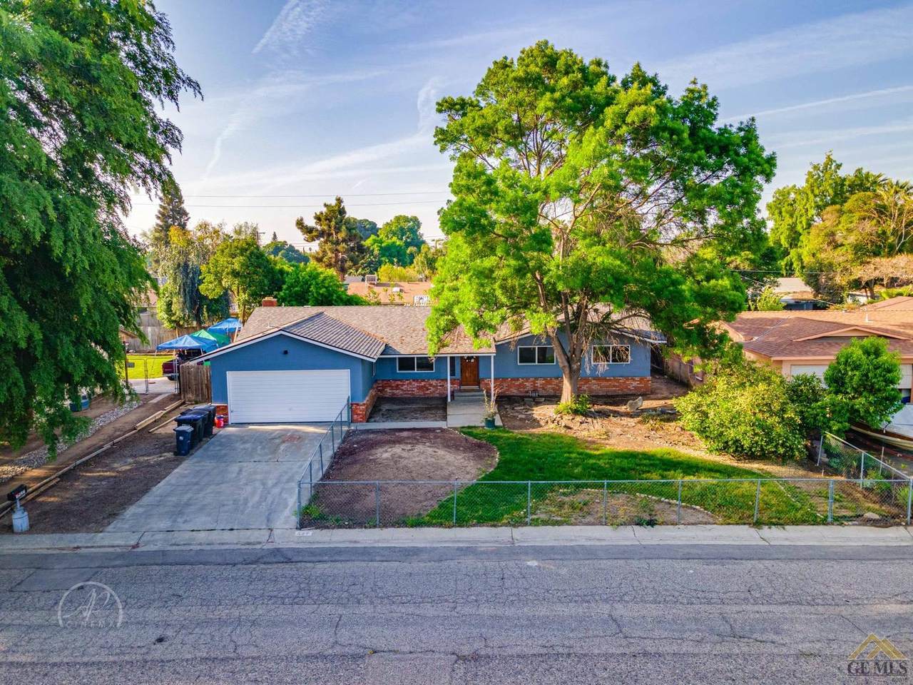 1527 Oriole Drive - Photo 1