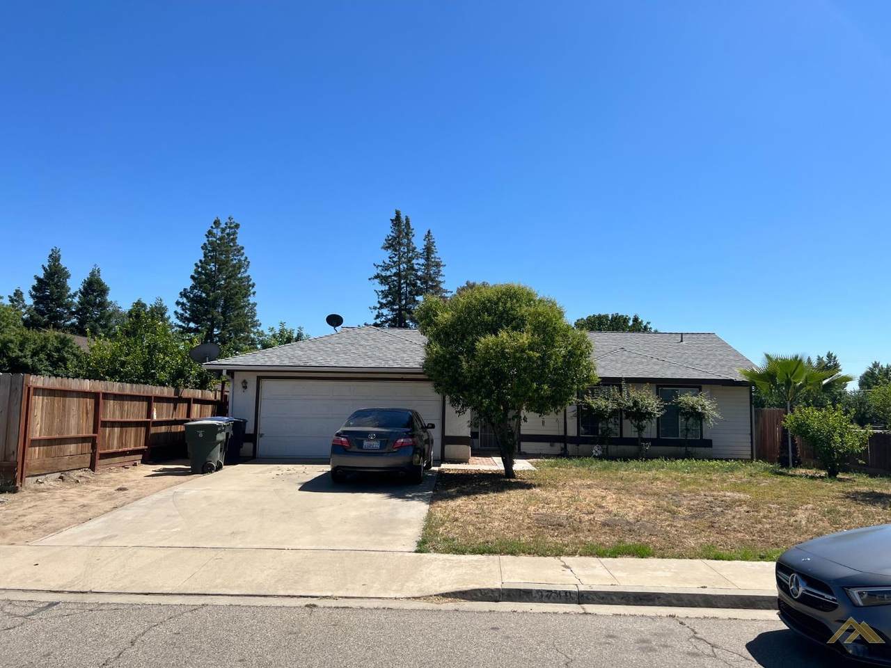 1749 Laurel Avenue - Photo 1