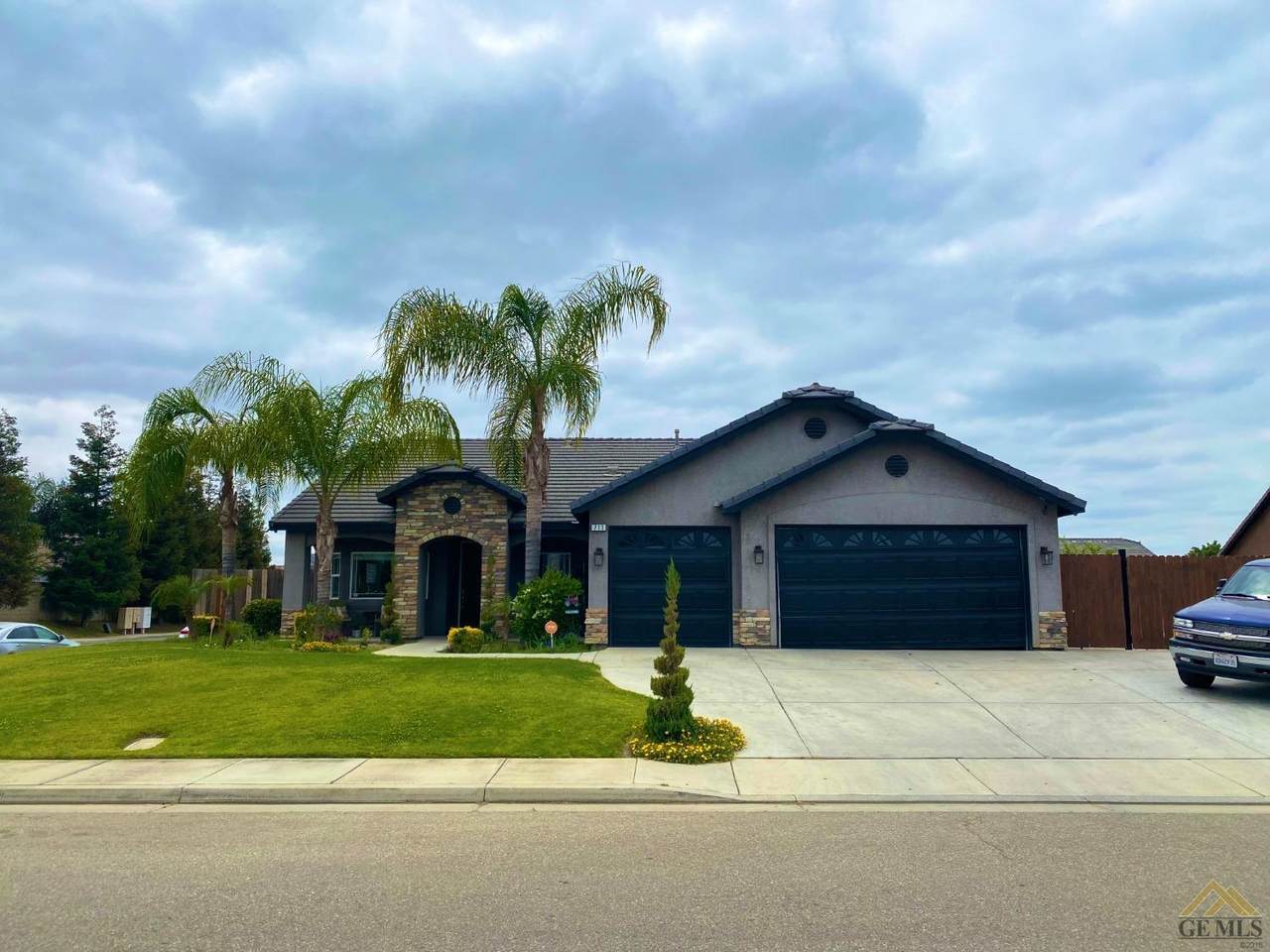 711 Rodeo Street - Photo 1