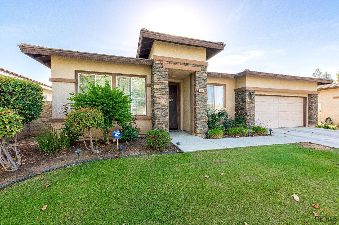 5207 Pelican Hill Drive - Photo 1