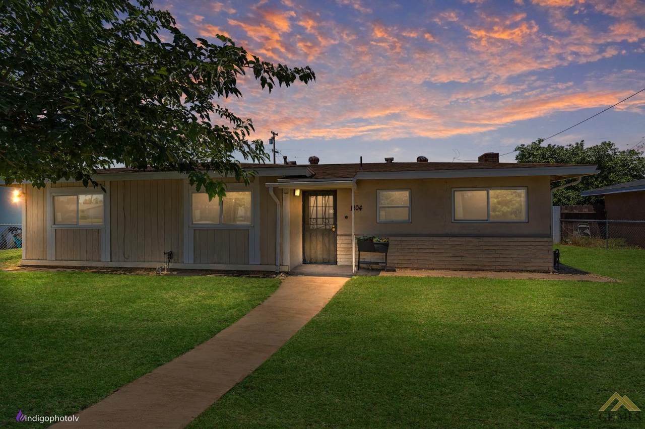 1204 White Lane - Photo 1