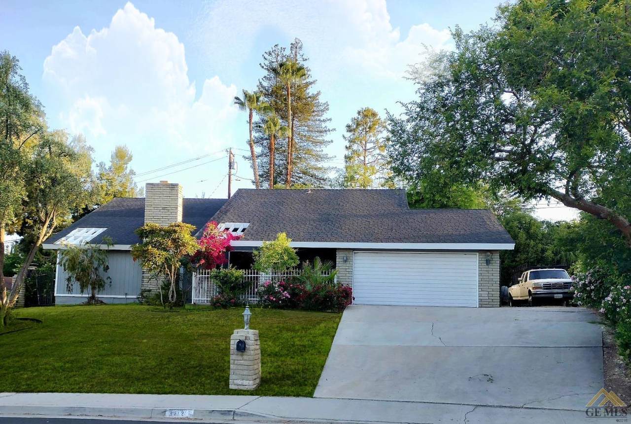 5712 Rexroth Avenue - Photo 1