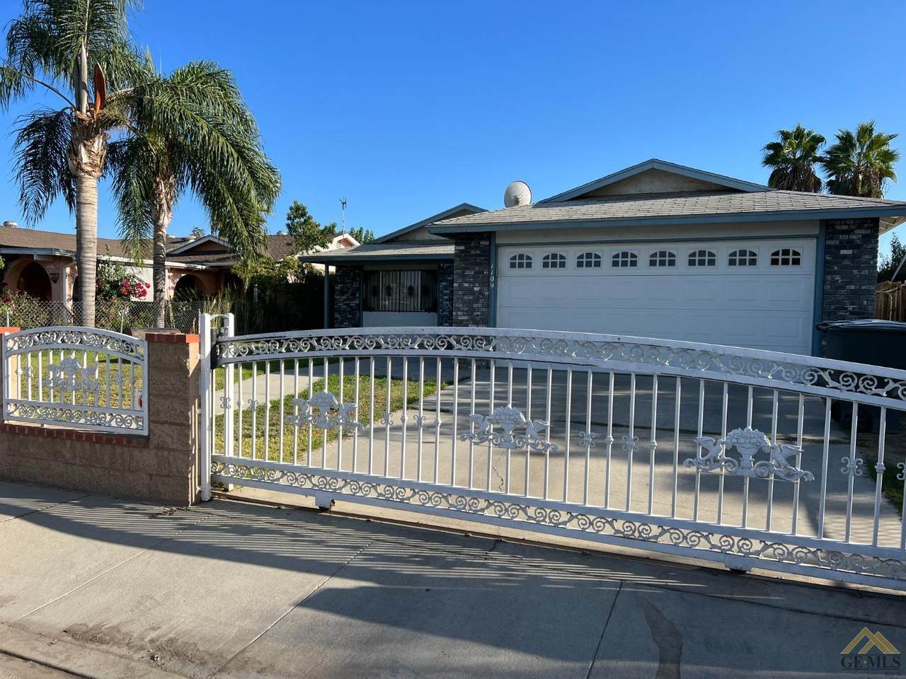 1109 Iris Street - Photo 1