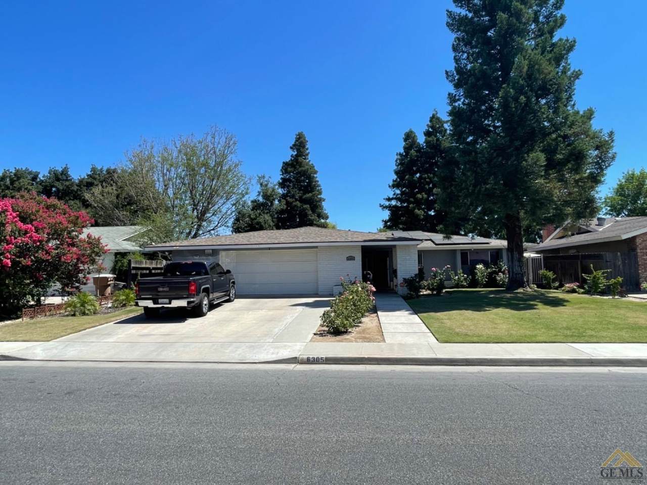 6305 Desert Hills Avenue - Photo 1