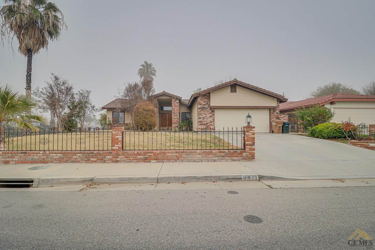 6813 Highland Knolls Drive - Photo 1