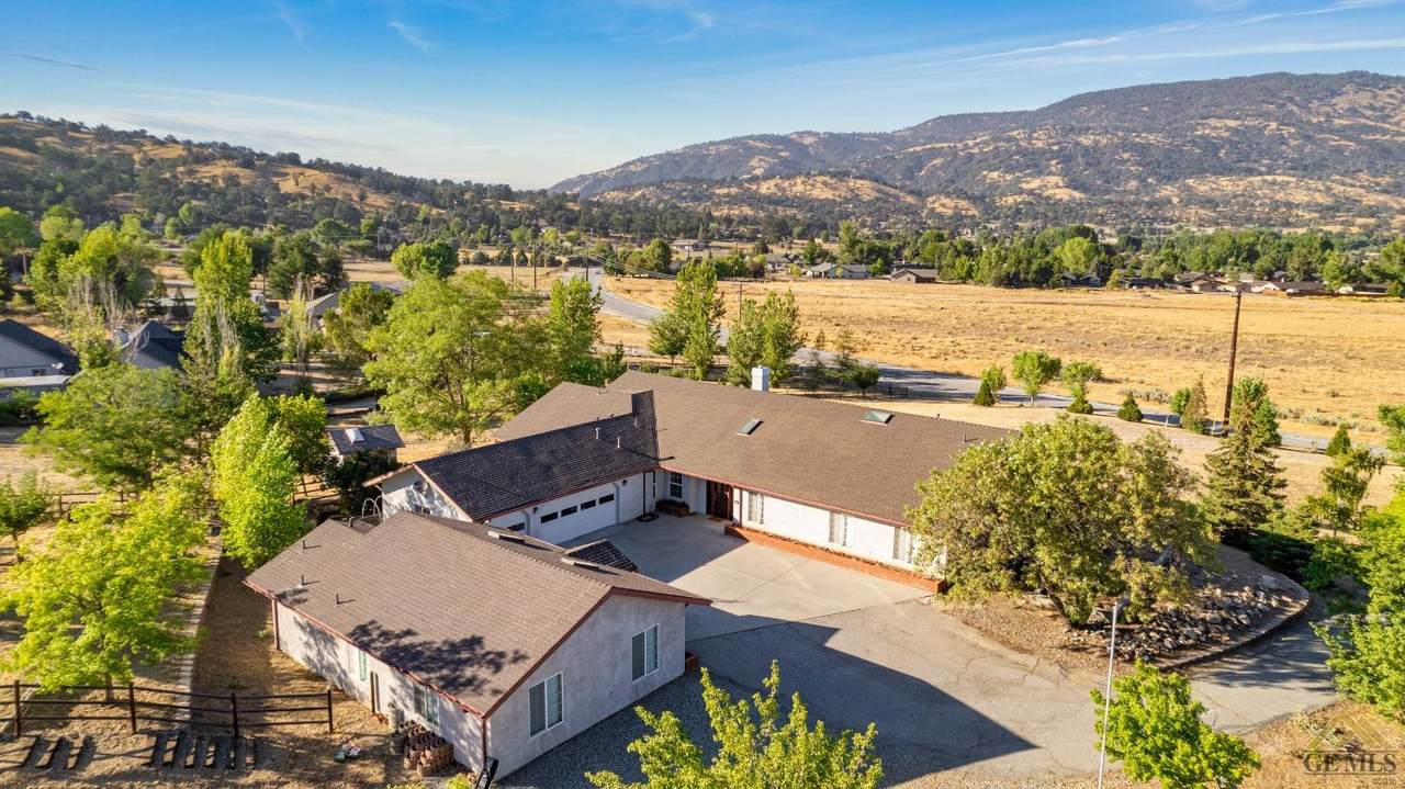 30290 Lower Valley Road - Photo 1