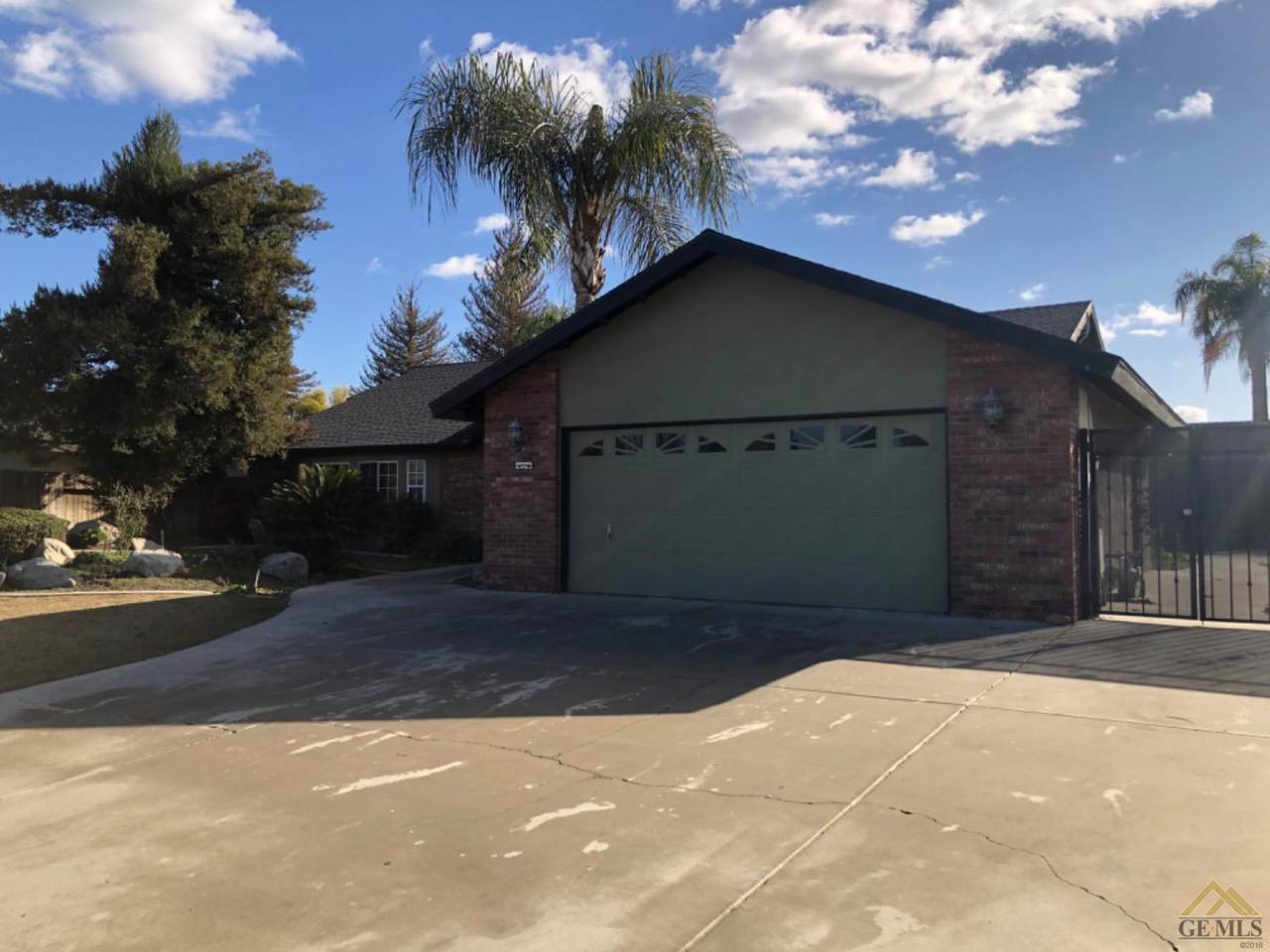 1119 Charterten Avenue - Photo 1