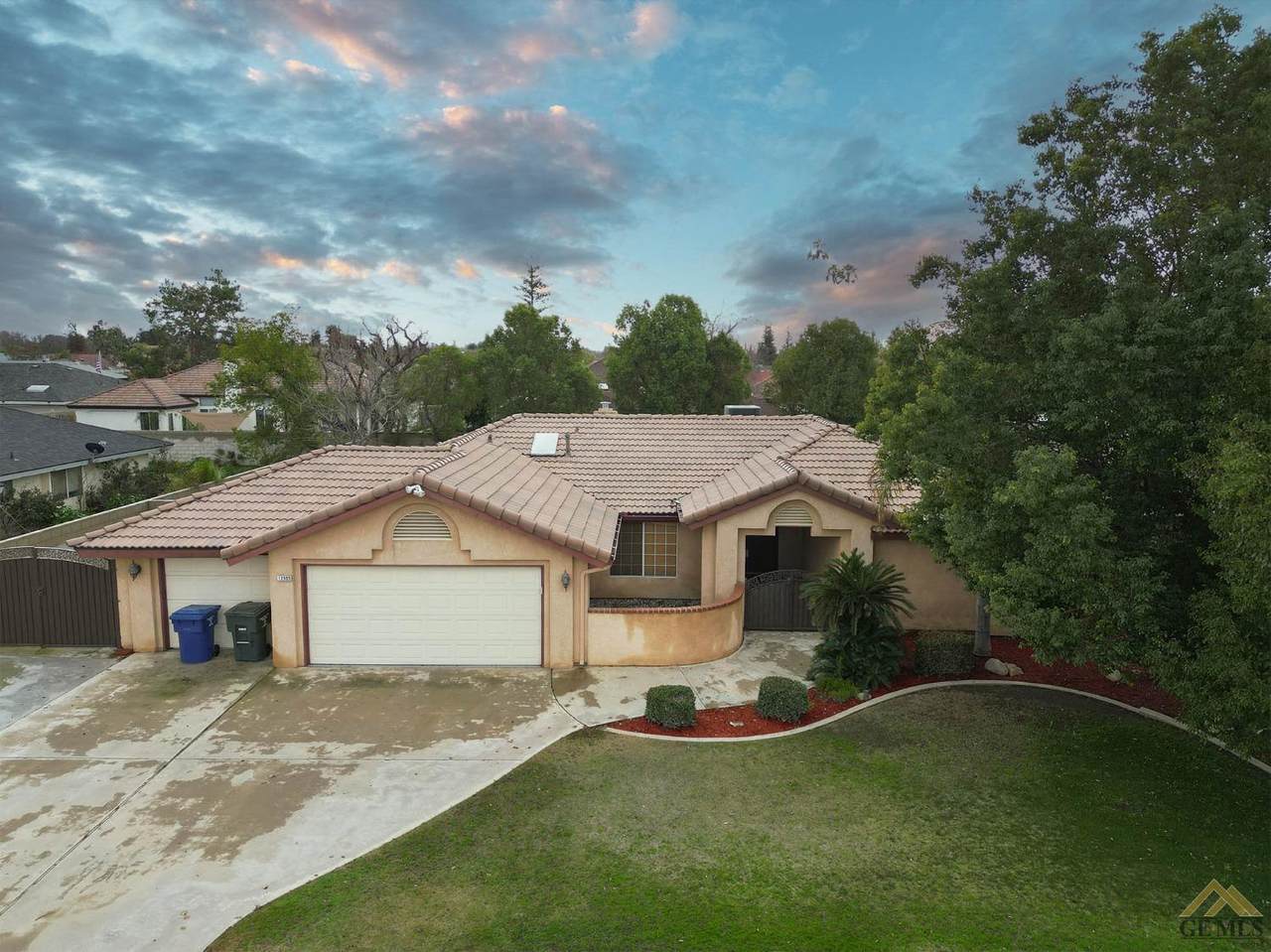 13909 Castlemaine Avenue - Photo 1