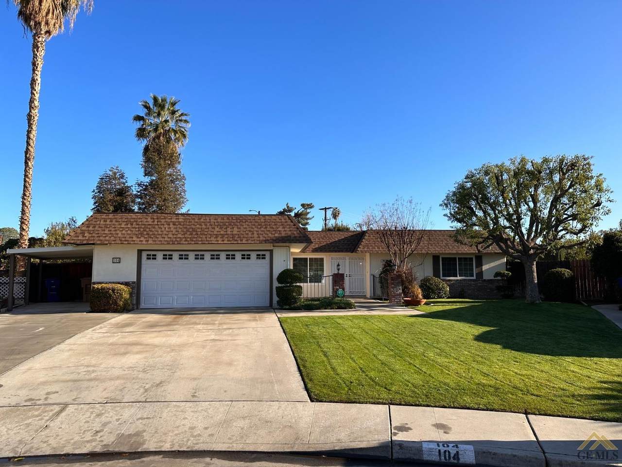 104 River Oaks Drive - Photo 1