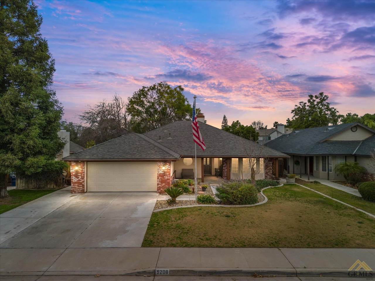 9208 Chinook Avenue - Photo 1