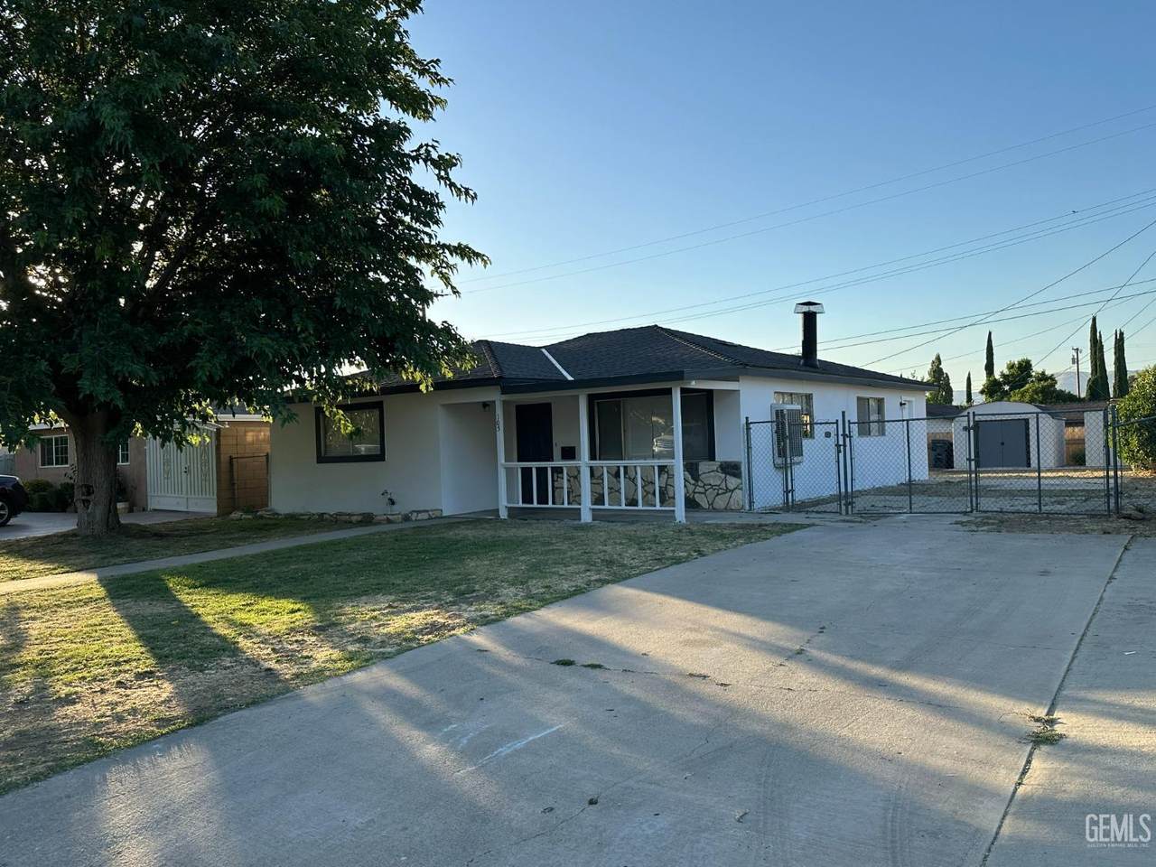 105 White Oak Drive - Photo 1