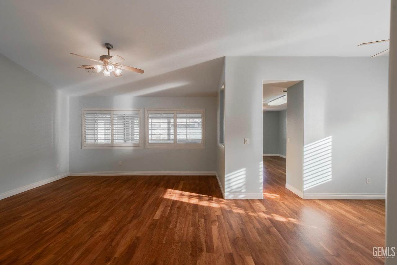 https://bt-photos.global.ssl.fastly.net/bakersfield/1280_boomver_1_202603620-2.jpg