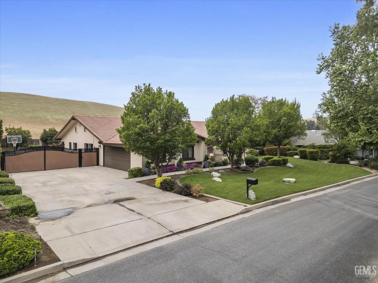 https://bt-photos.global.ssl.fastly.net/bakersfield/1280_boomver_1_202603639-2.jpg