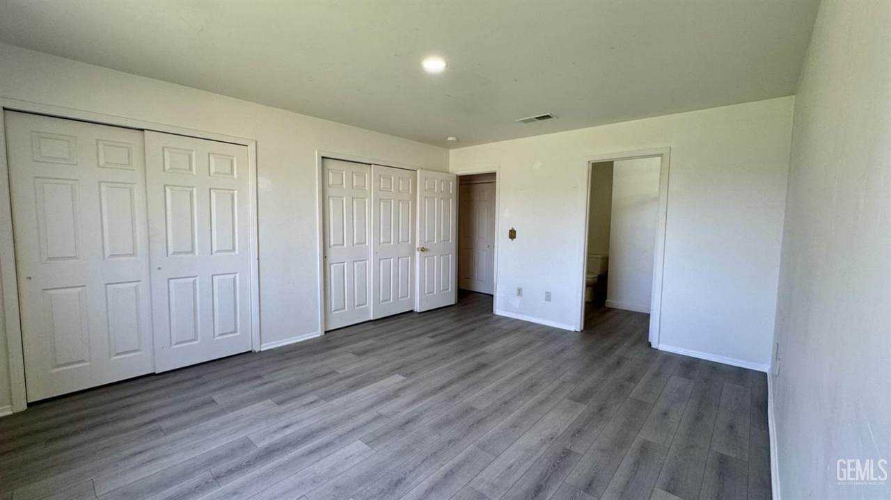 https://bt-photos.global.ssl.fastly.net/bakersfield/1280_boomver_1_202604014-2.jpg