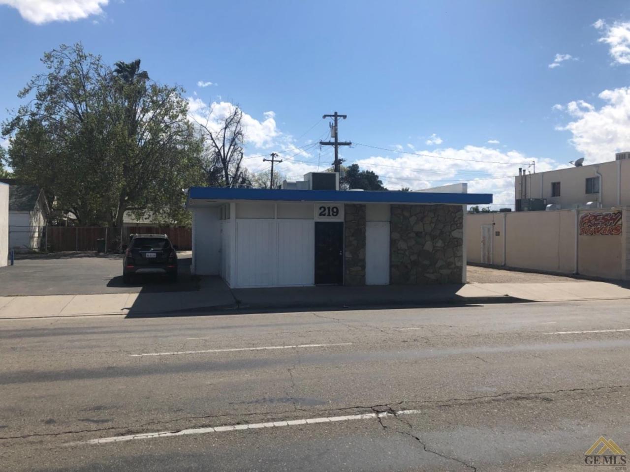 219 California Avenue - Photo 1