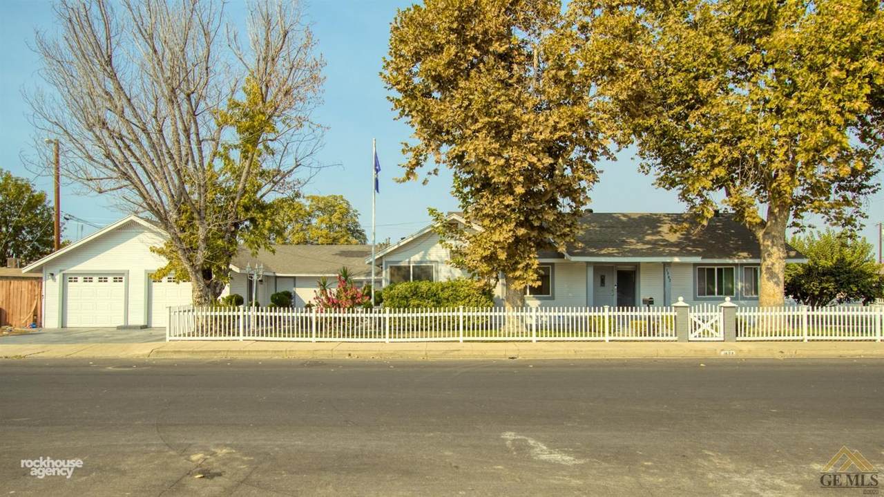 1502 Sycamore Drive - Photo 1