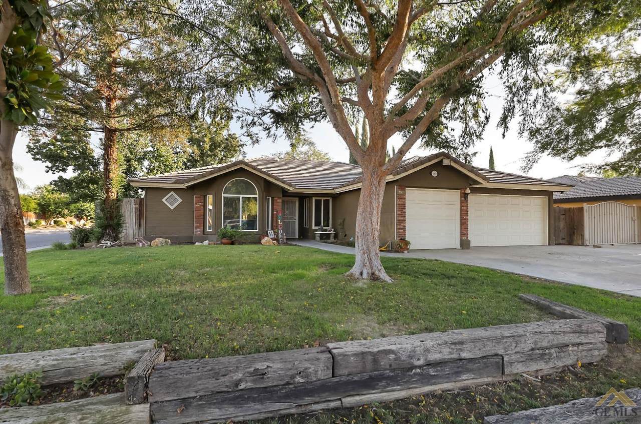 9301 Oak Hills Avenue - Photo 1
