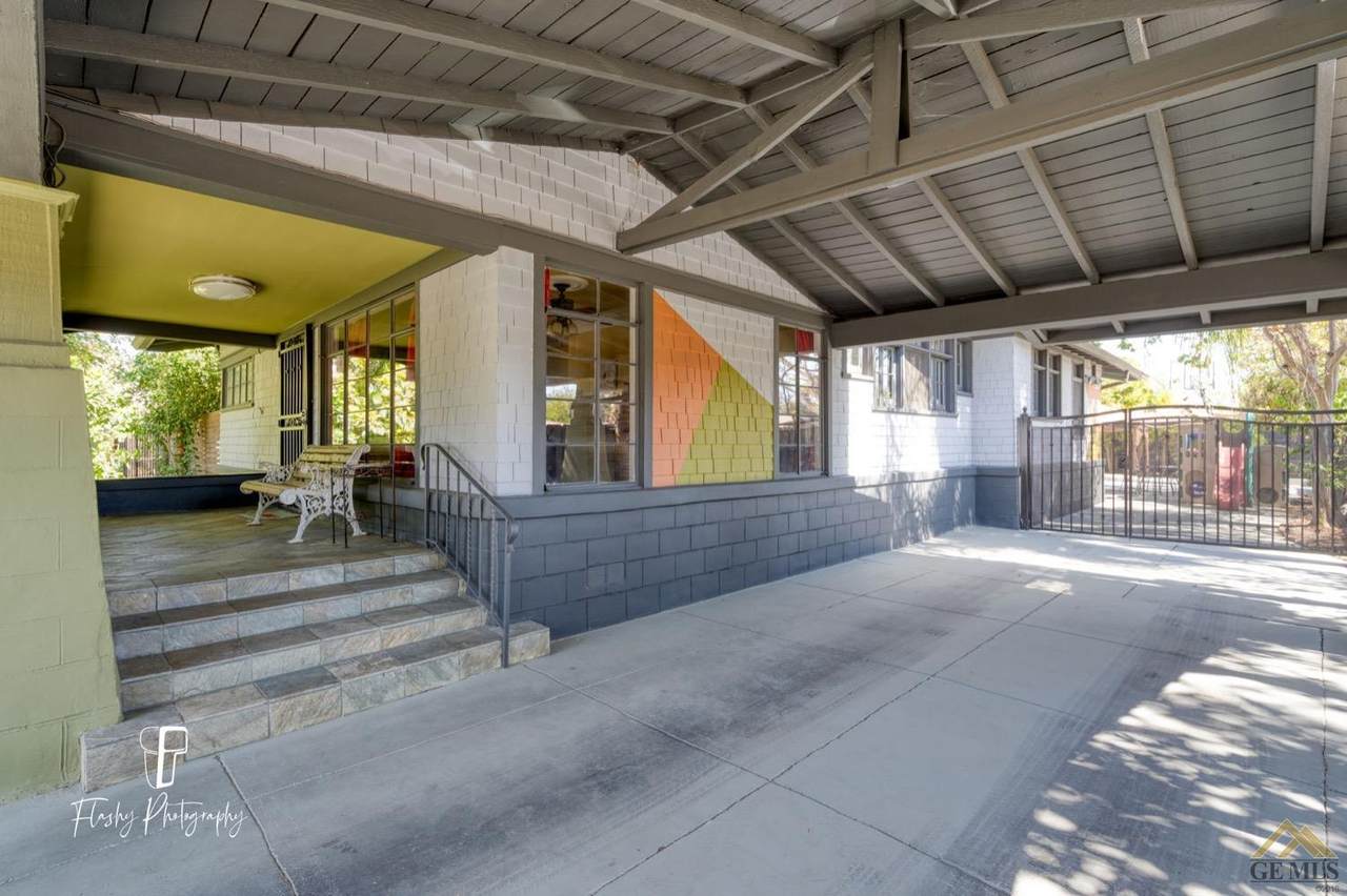 300 Oleander Avenue - Photo 1