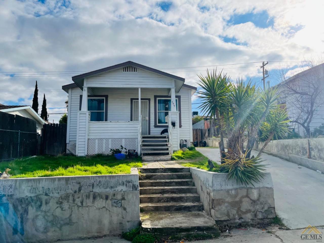 409 E Street - Photo 1