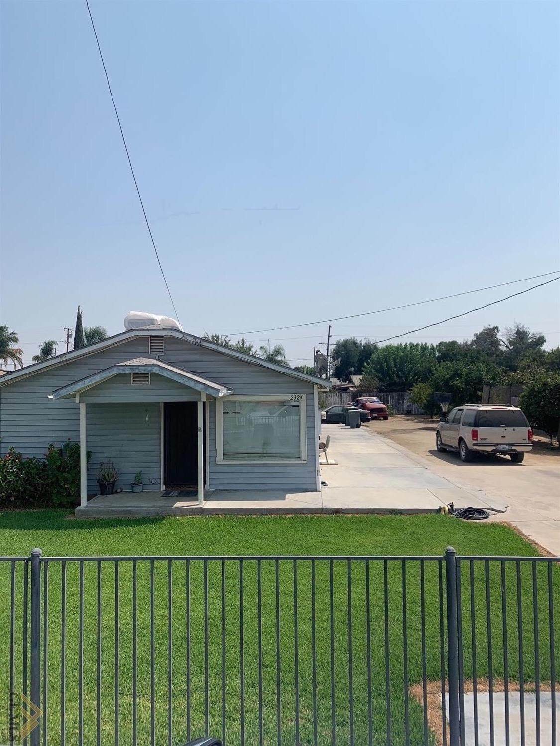 2324 Oxford Street - Photo 1
