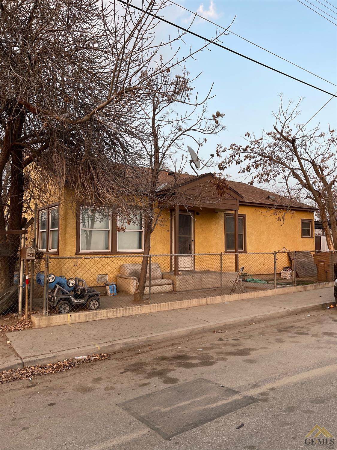 2534 California Avenue - Photo 1