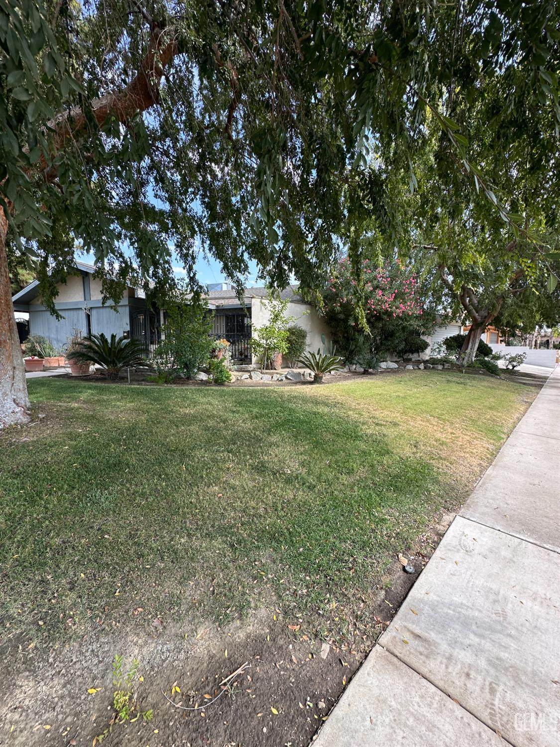 https://bt-photos.global.ssl.fastly.net/bakersfield/orig_boomver_1_202603645-2.jpg