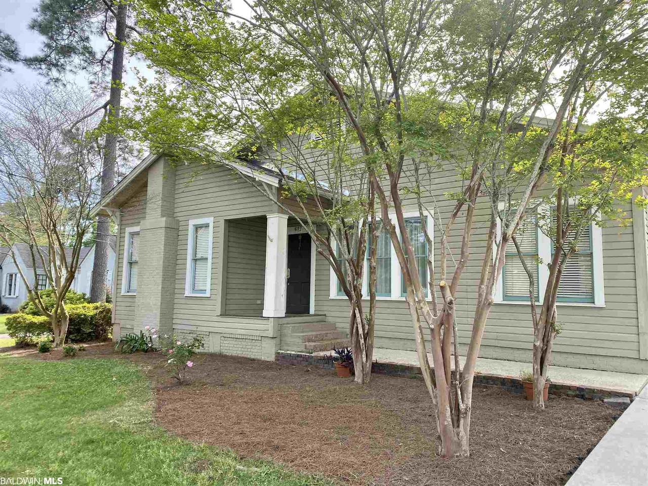 617 Evergreen Avenue - Photo 1