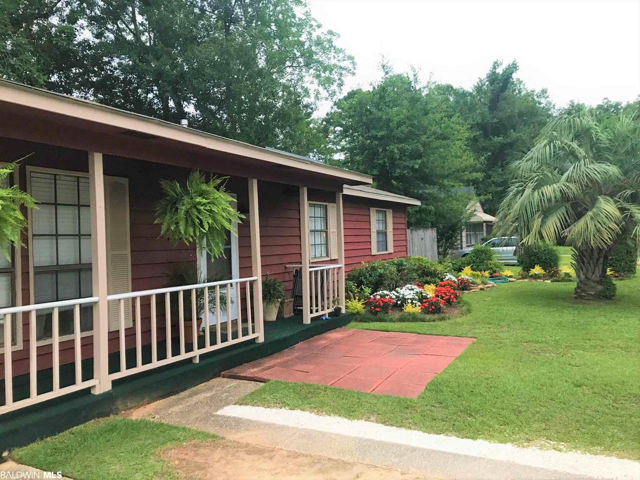 801 Daphne Ct - Photo 1