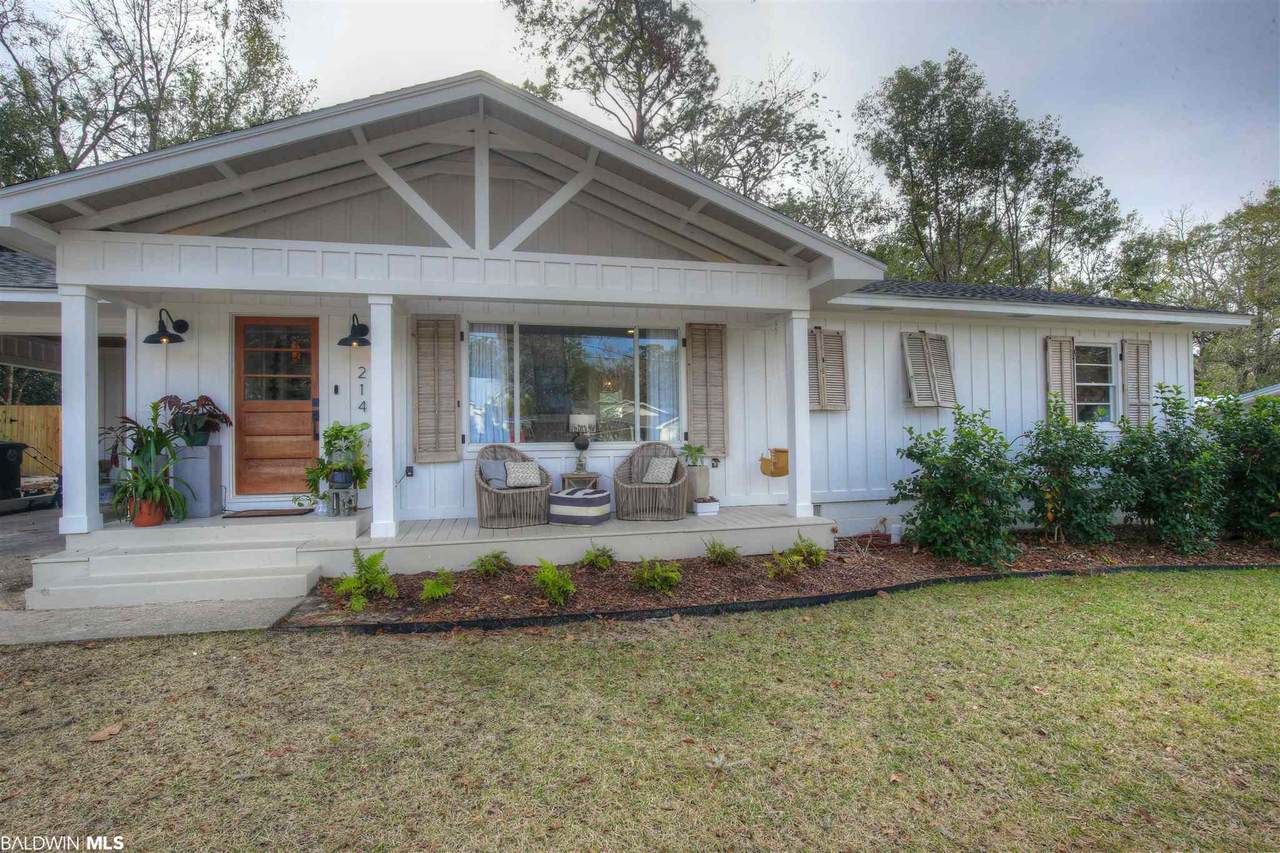 214 Pecan Avenue - Photo 1
