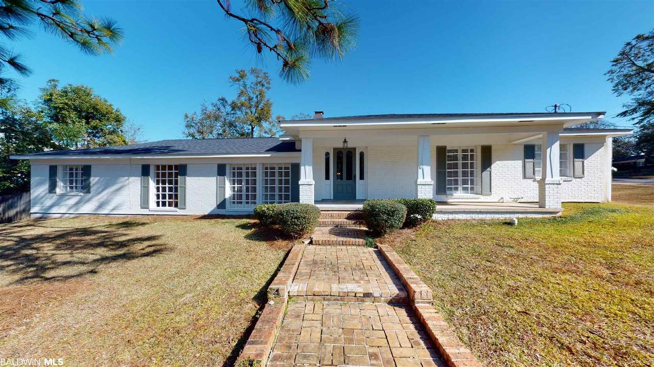 450 Ridgelawn Drive - Photo 1
