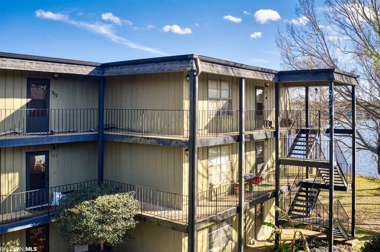 316 Riverbend Drive - Photo 1