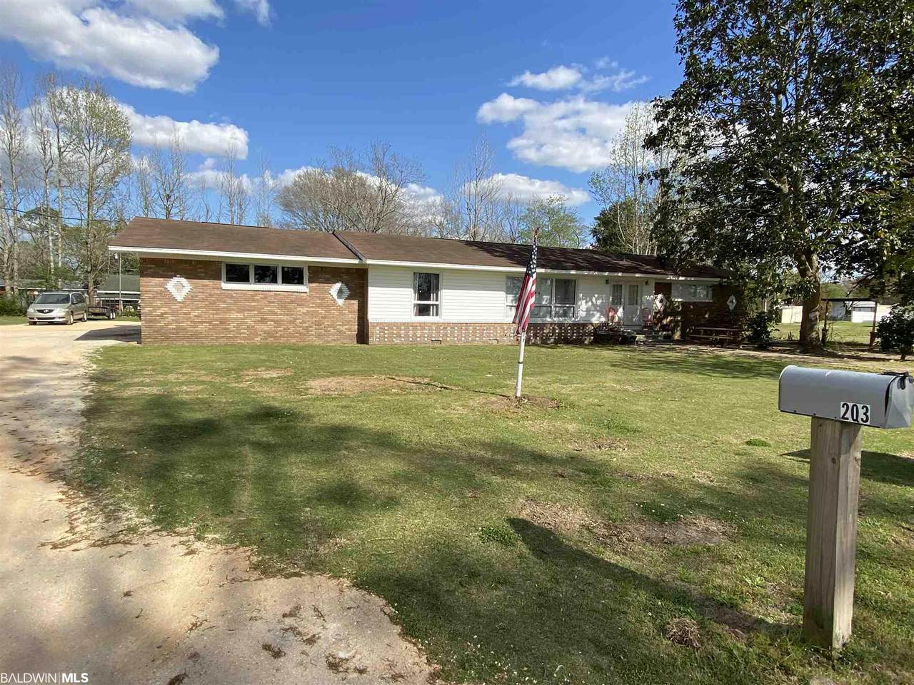 203 Forest Avenue - Photo 1