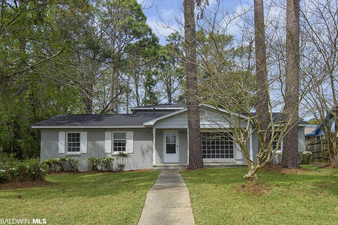 109 Windsor Drive - Photo 1