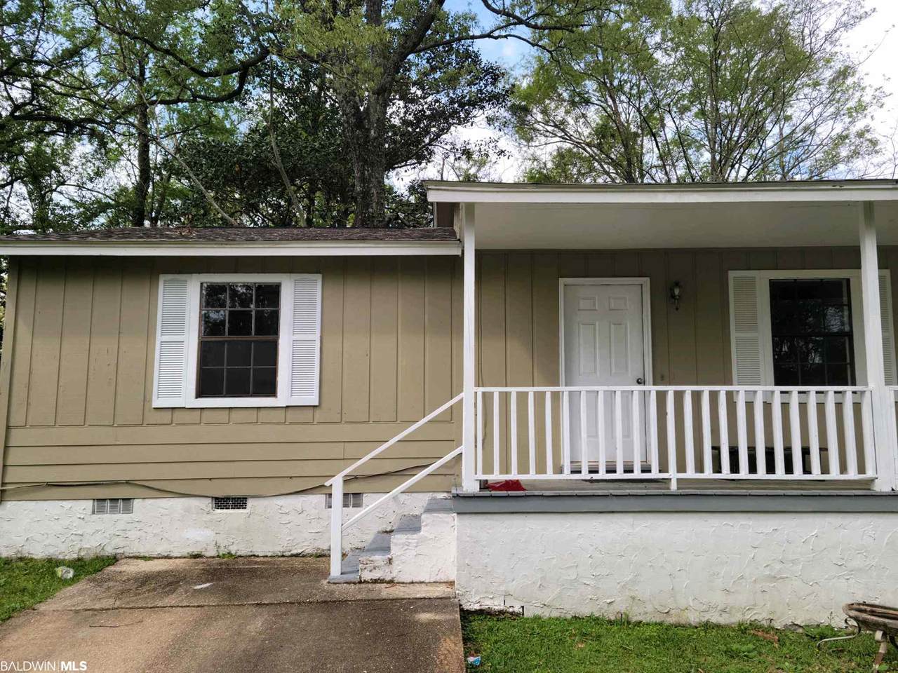 205 Thomley Avenue - Photo 1