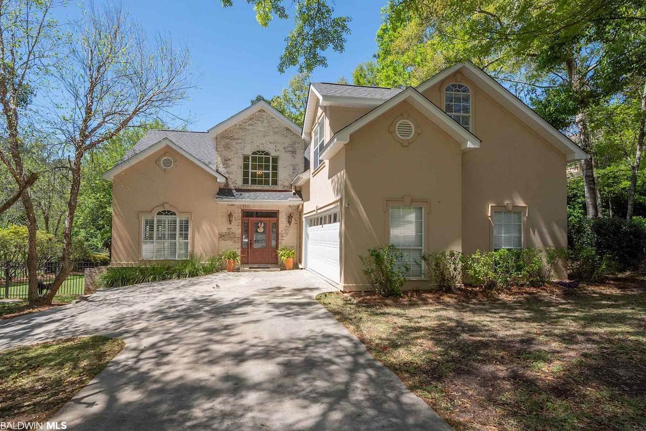 105 Clubhouse Drive - Photo 1
