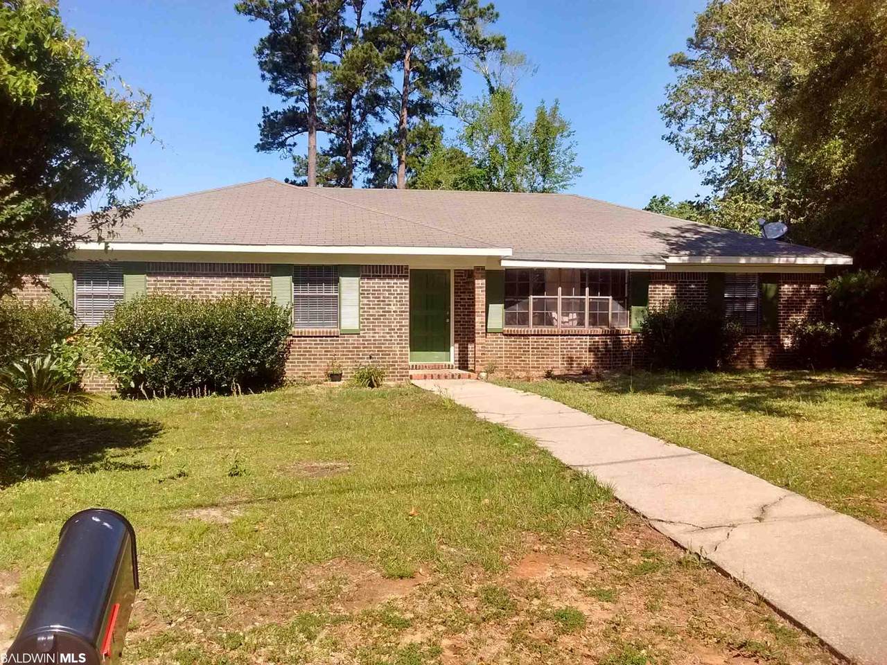 562 Wedgewood Drive - Photo 1