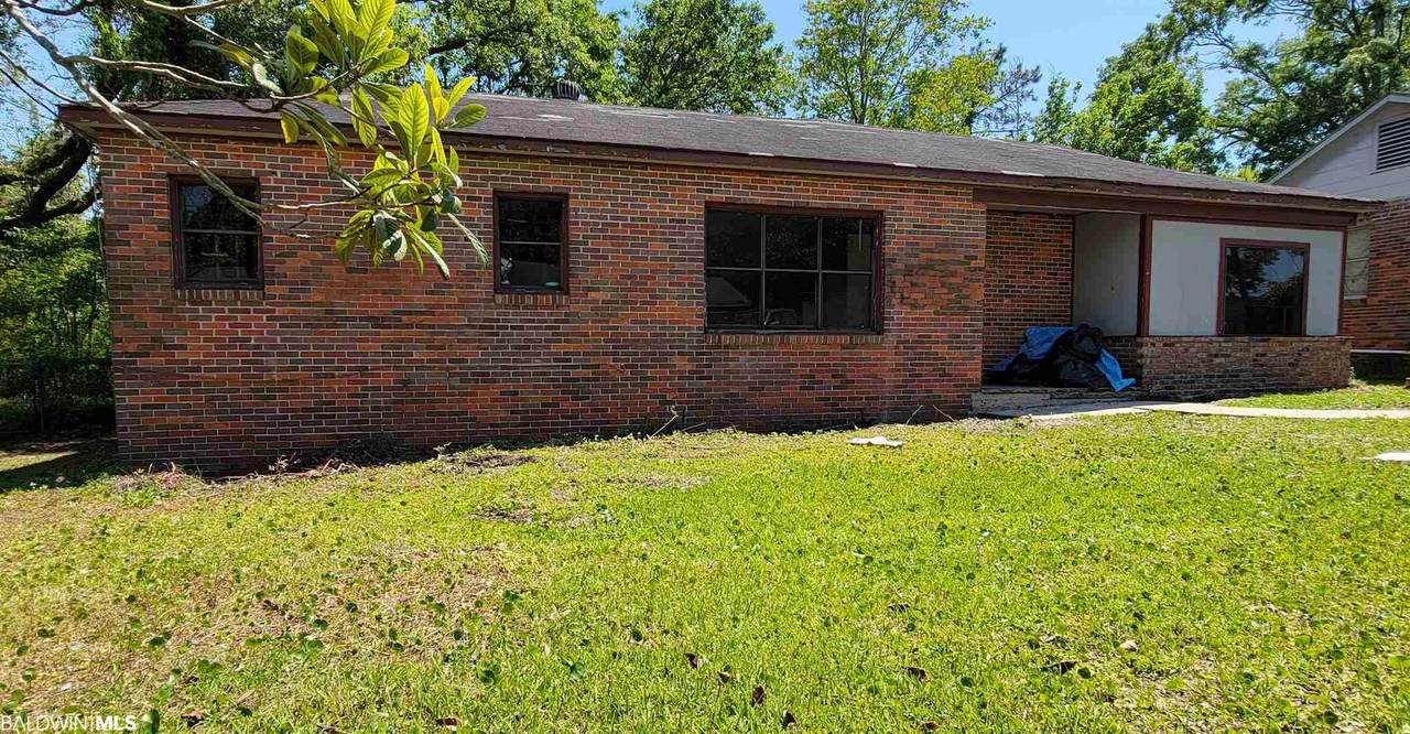 2417 Octavia Dr - Photo 1