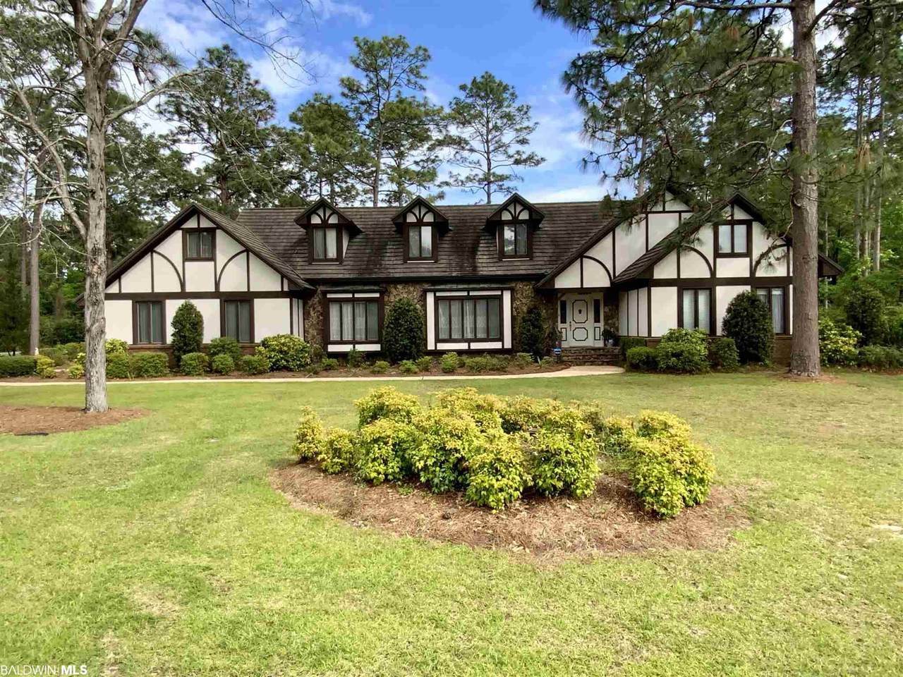 704 Lakeview Drive - Photo 1