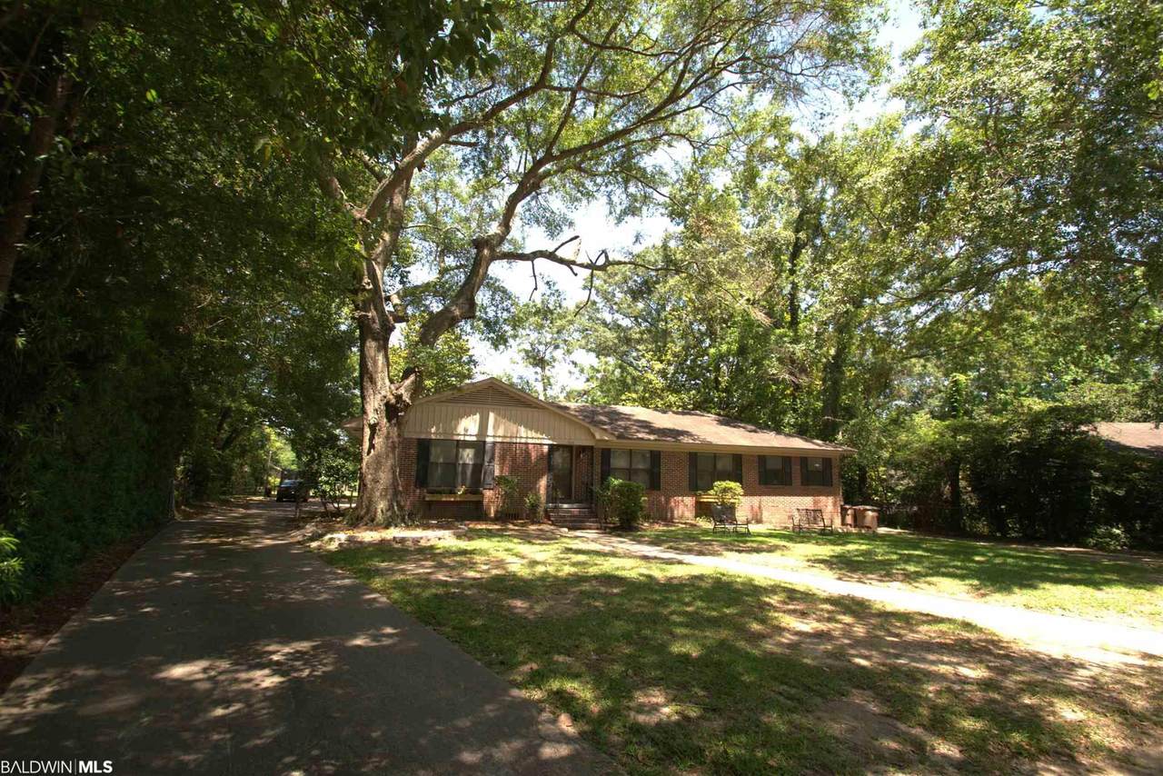 251 Thornhill Drive - Photo 1