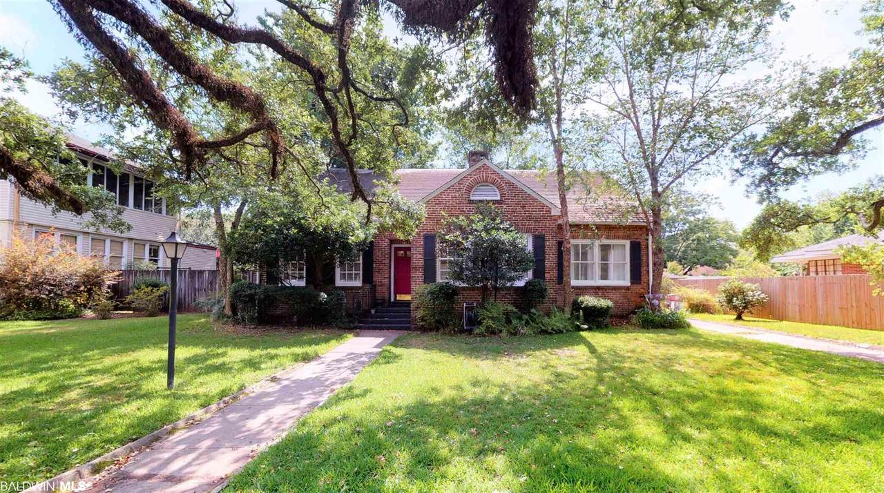 353 Mcdonald Av - Photo 1