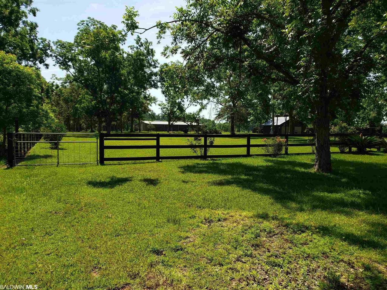 20872 East Blvd - Photo 1