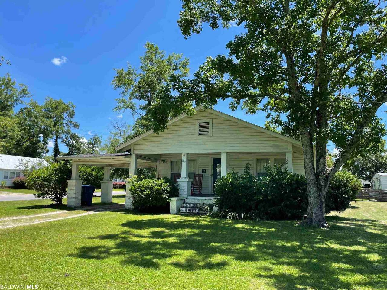 1118 Belleville Avenue - Photo 1