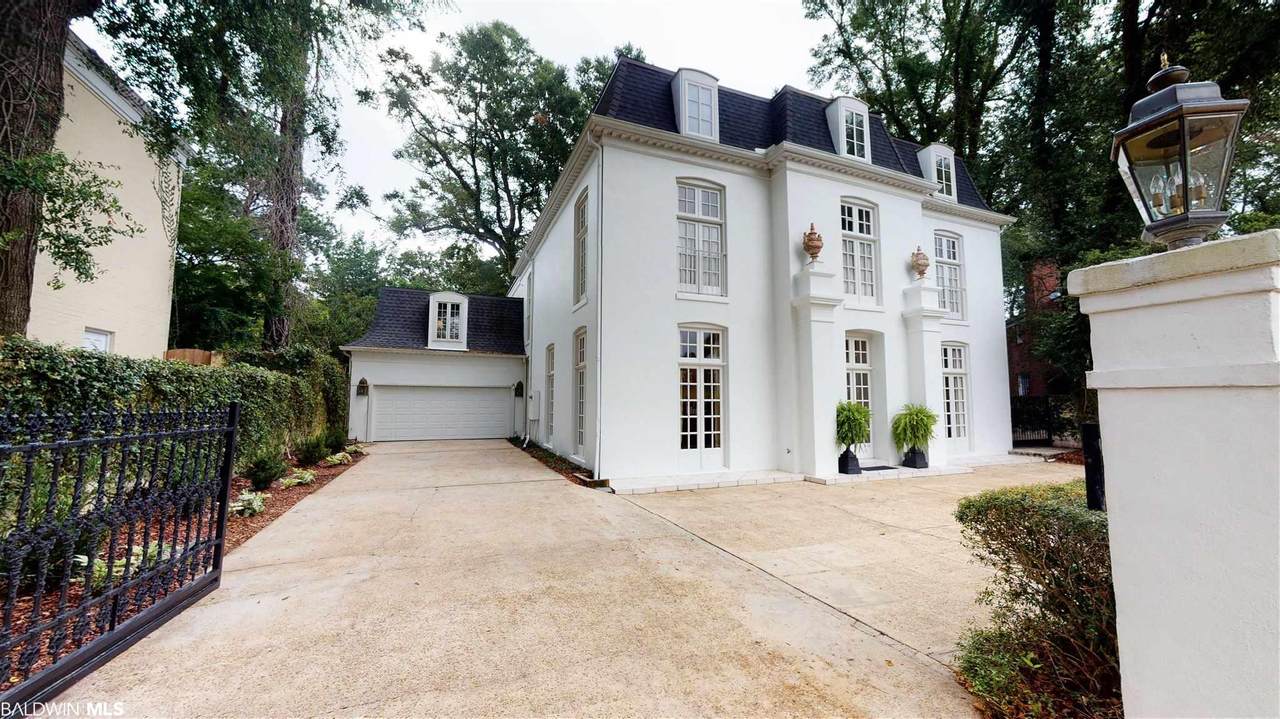 106 Eaton Square - Photo 1