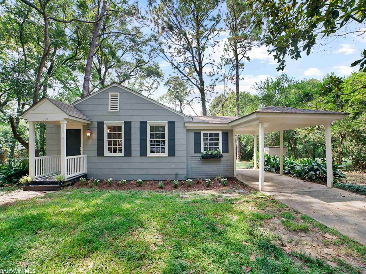 307 Pineview Ln - Photo 1