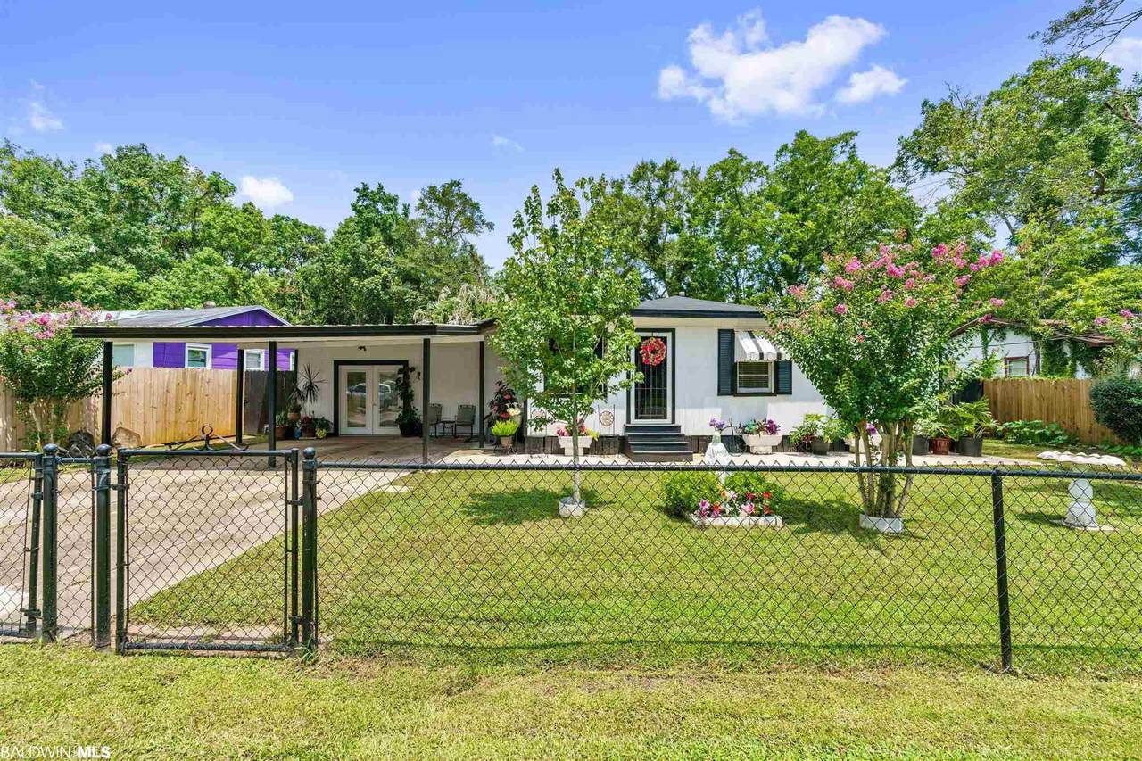 1410 Tampa Dr - Photo 1