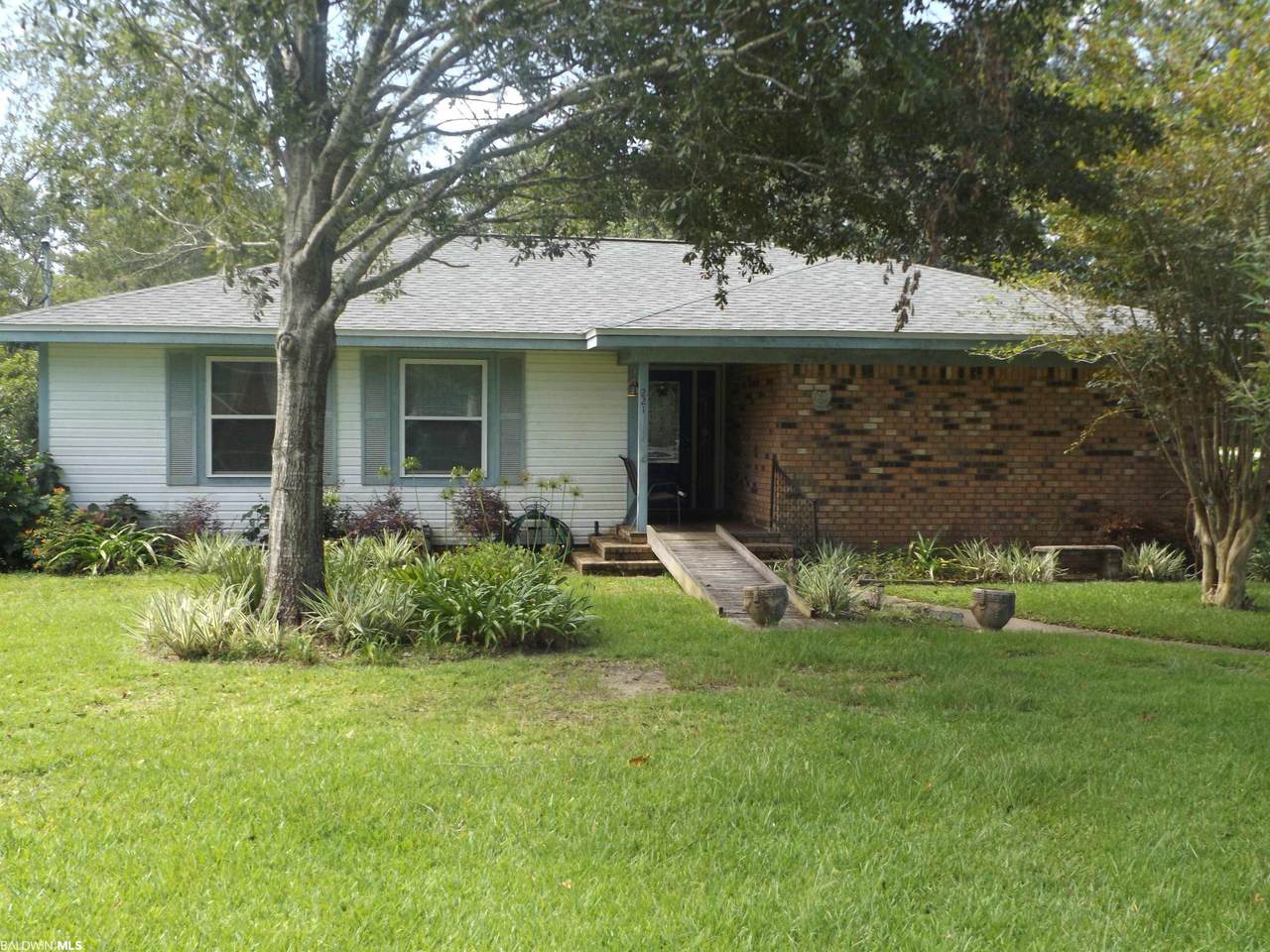 221 Camphor Avenue - Photo 1