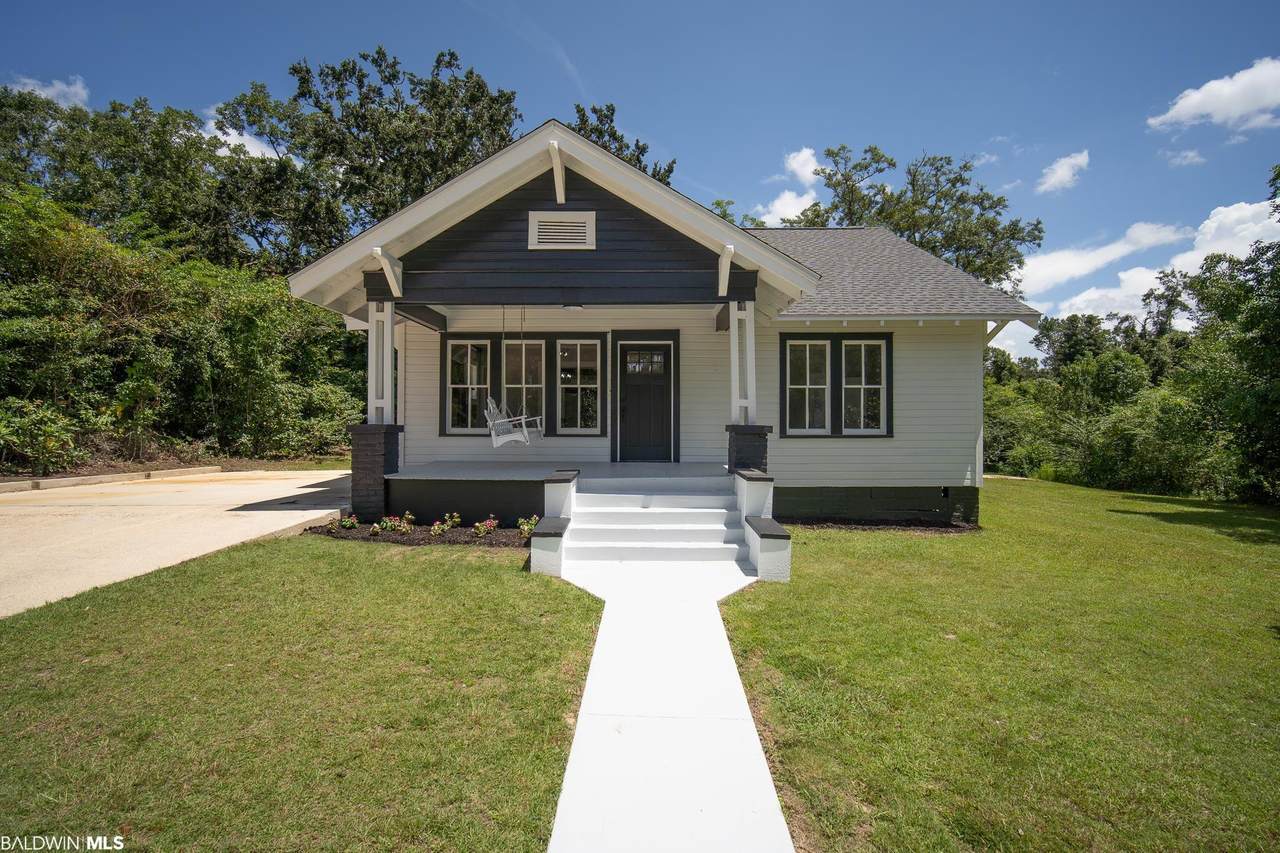 408 Blackburn Avenue - Photo 1
